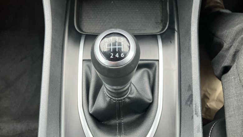 Nissan Qashqai 1.3 DiG-T MH Acenta Premium 5dr Petrol Hatchback